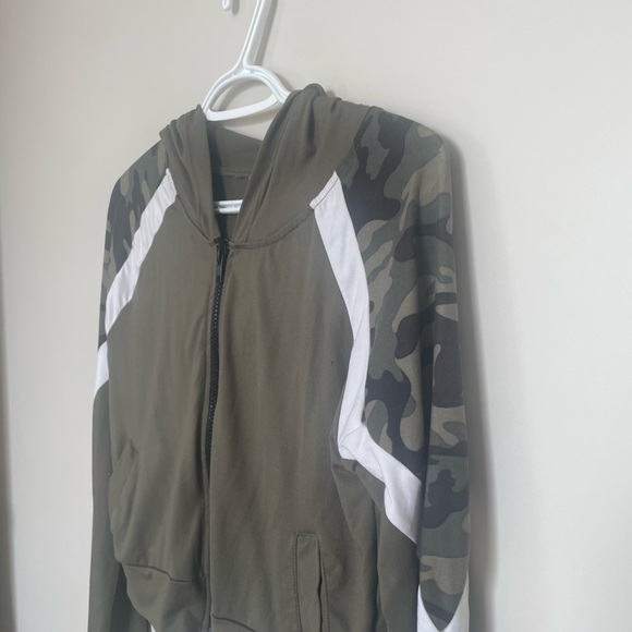 Cropped Zip Up Hoodie - Picture 3 of 3